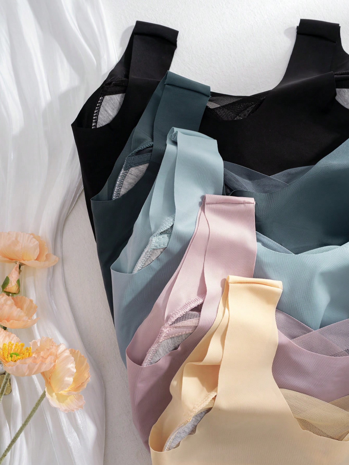 5 قطع حمالات صدر نسائية بدون أ - مراجعة Sleep Bra Bralette وسعره